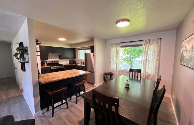 4 bed 3 Bath Near Downtown CDA Gallery 4