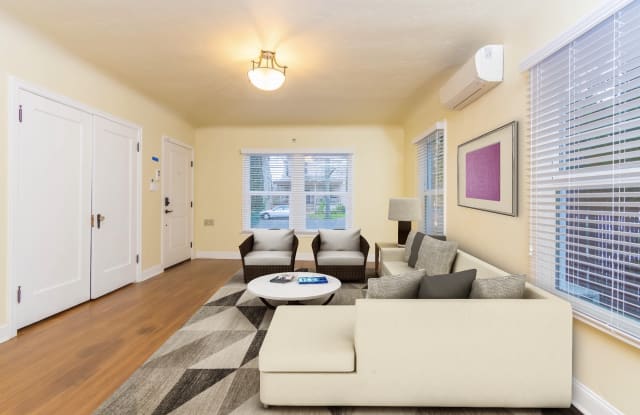 611 1/2 H Street611 1/2 photos photos