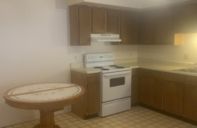 7 Maiden Ln - 7 Maiden Lane, Ellenville, NY 12428 7 Maiden Ln - 7 Maiden Lane, Ellenville, NY 12428