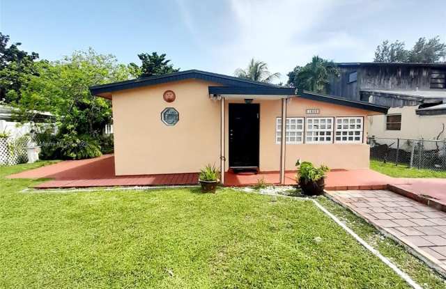 1830 NE 175th St photos photos