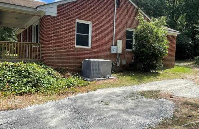 Charming 3 BR, 1 BA home in Goldsboro *close to SJAFB* Gallery 3
