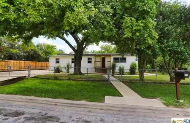 422 E Robin Lane Gallery 2