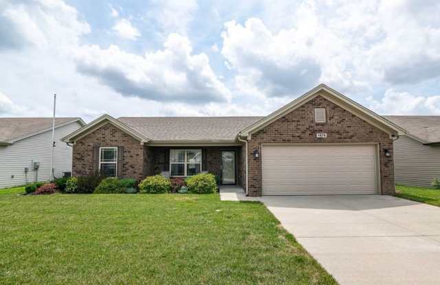3BR/2BA Home with Two Car Garage, Fenced Back Yard For Rent in Jeffersonville! Gallery 1