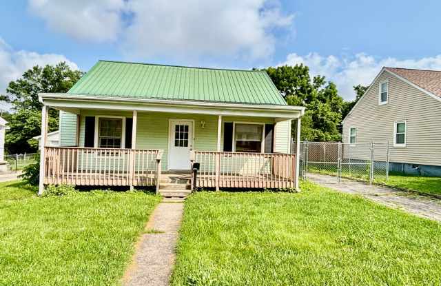 The "More Room to Roam" House: 4 Beds, 2 Baths, Plus a Bonus Space for All Your Dreams! photos photos