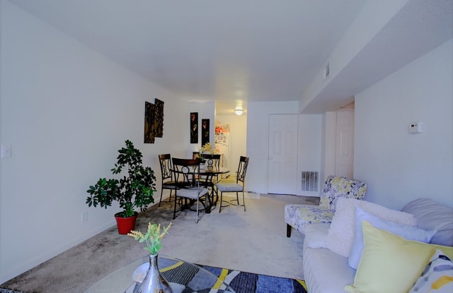 Jefferson Place East Gallery 4