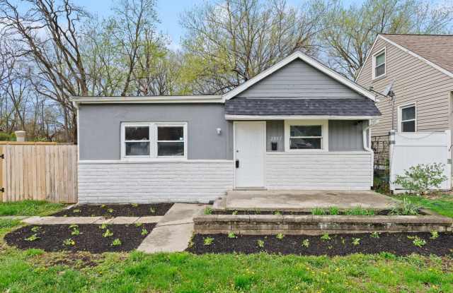 Newly Renovated 3-Bed Gem with Massive Yard – Modern Columbus Living! photos photos