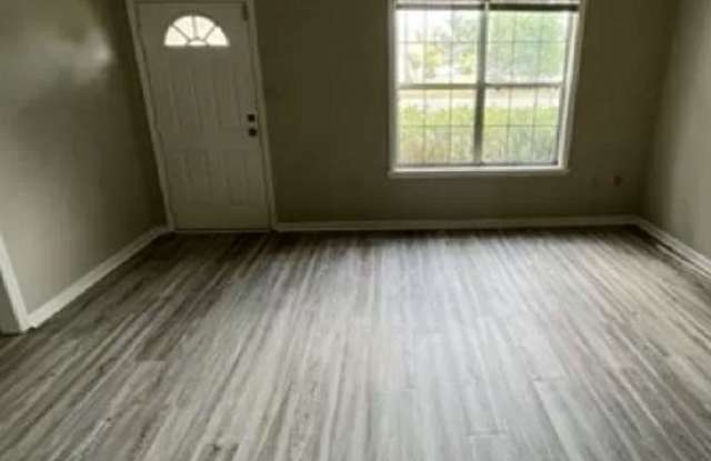 Modern Comforts and Convenience: Your Ideal Haven at 251 Blue Pool Dr Gallery 4
