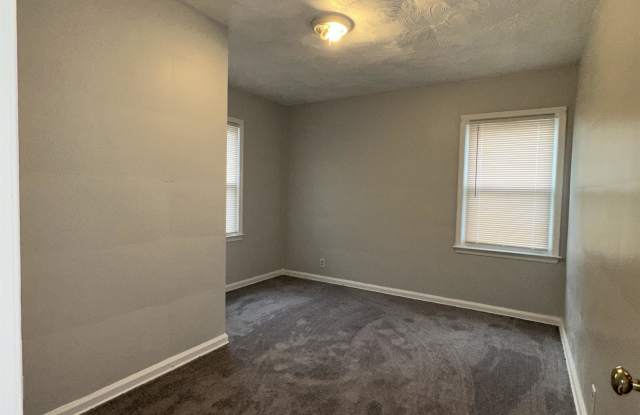 10813 Whitehill photos photos