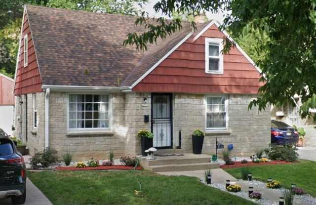 3BR SINGLE FAMILY HOME, FULL BASEMENT, SIDE DRIVE, GARAGE, YARD! - 4713 North 53rd Street, Milwaukee, WI 53218 3BR SINGLE FAMILY HOME, FULL BASEMENT, SIDE DRIVE, GARAGE, YARD! - 4713 North 53rd Street, Milwaukee, WI 53218