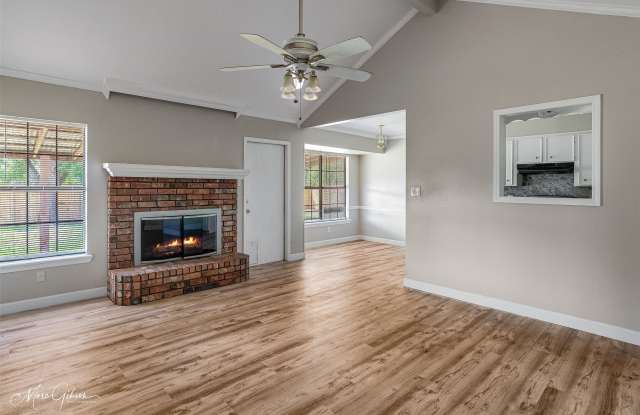 5226 Lauri Lane Gallery 4
