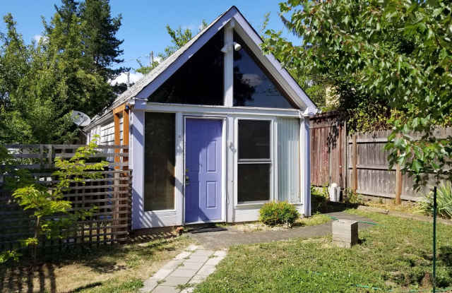 Cozy 2 Bed : 1Bath House Close to Schools - 1508 Southwest 15th Avenue, Albany, OR 97321
