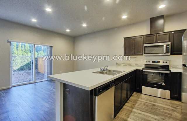 3 Bed, 2.5 Baths Home in East Vancouver at NE 18th Street / NE 112th Ave. Gallery 4