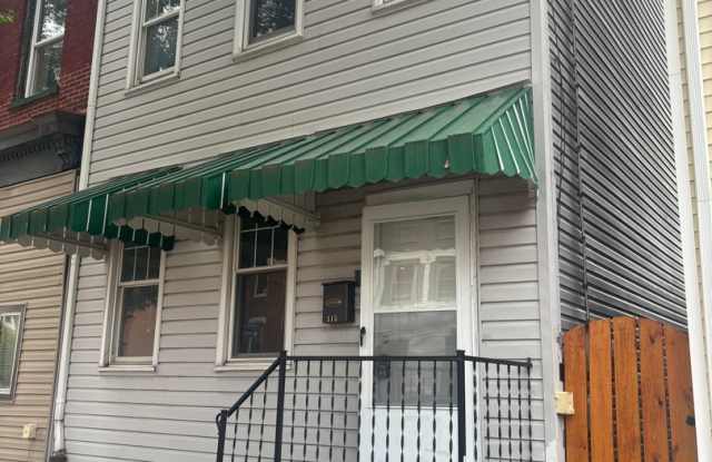 3 Bedroom, 1 Bathroom Single Family Home (South Side Flats) photos photos