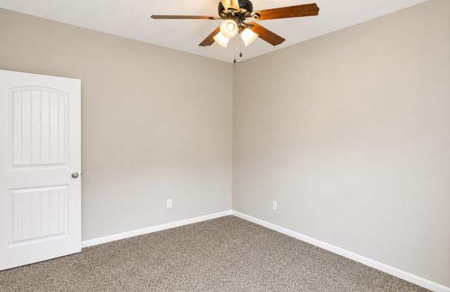 3/2 Landscape Maintenance & Mowing Included! Gallery 4