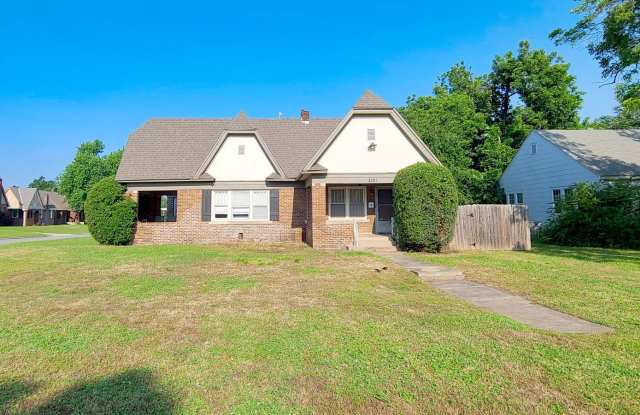 One Bedroom Duplex in NW OKC - 2101 North Youngs Boulevard, Oklahoma City, OK 73107