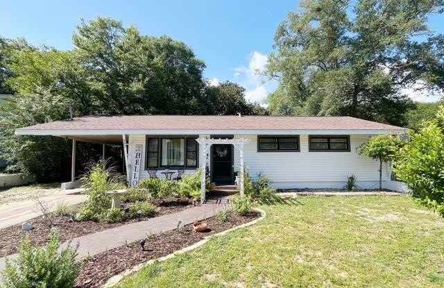 332 Chicago Avenue - 332 Chicago Avenue, Valparaiso, FL 32580