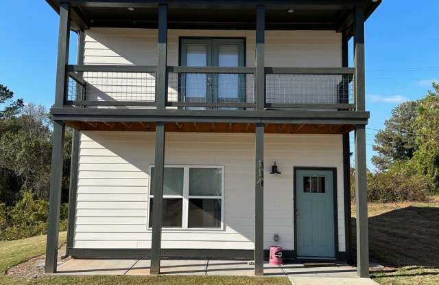 Three Bedroom Near Five Points Available Gallery 3