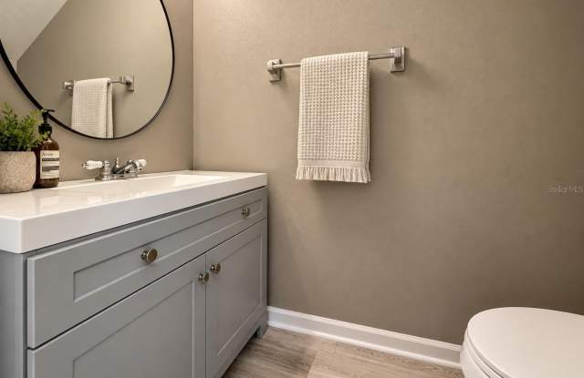 5032 POND RIDGE Drive Gallery 4