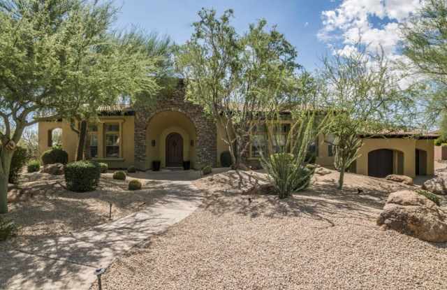 8059 E Remuda Drive Ne Gallery 2