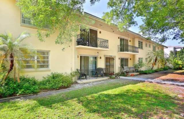 1239 Mariposa Ave photos photos