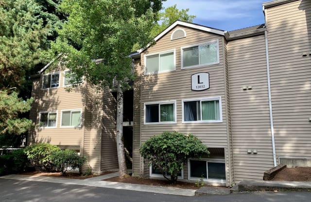 12032 100th Ave NE Apt L102 - 12032 100th Avenue Northeast, Kirkland, WA 98034