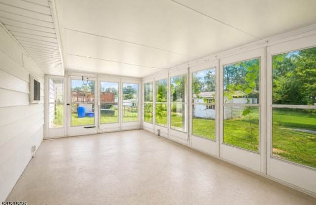 18 Deerwood Ave Gallery 2