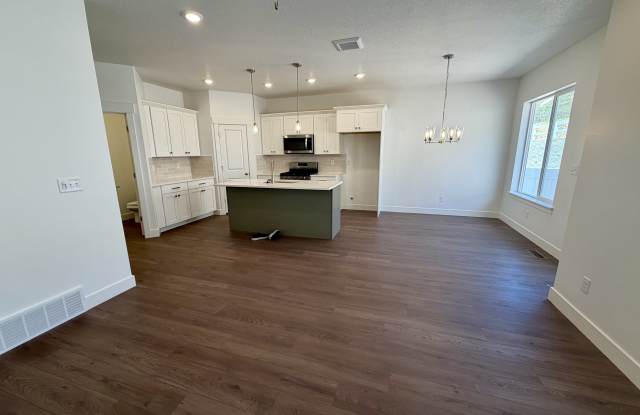 5323 Acacia Drive Gallery 3