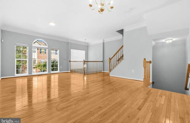 6687 RODERICK Gallery 3
