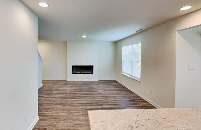 2835 Strauss Ln Gallery 3