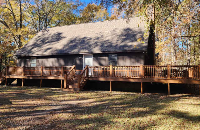 Home Located in Hamilton, Close to Lake Harding! photos photos