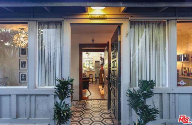 2120 HYPERION Avenue Gallery 3