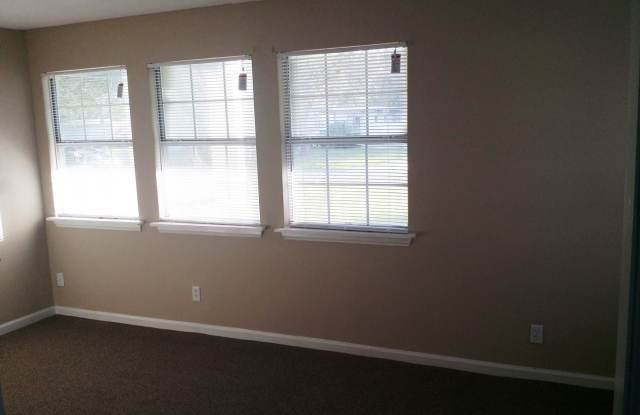 1459 Griflet  Road Gallery 2