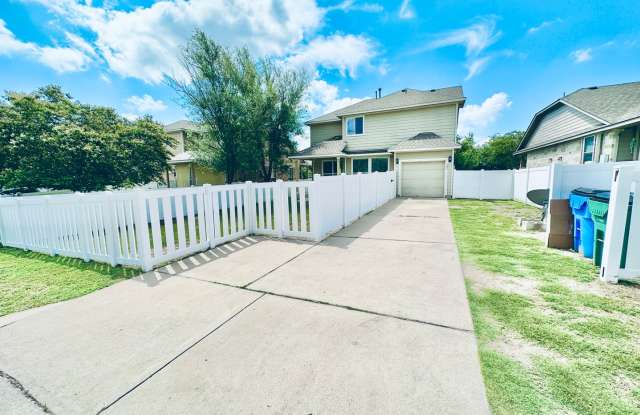 Spacious 3BR Home in Pflugerville at Highland Park | 2 Living Areas & 2-Car Garage Gallery 4
