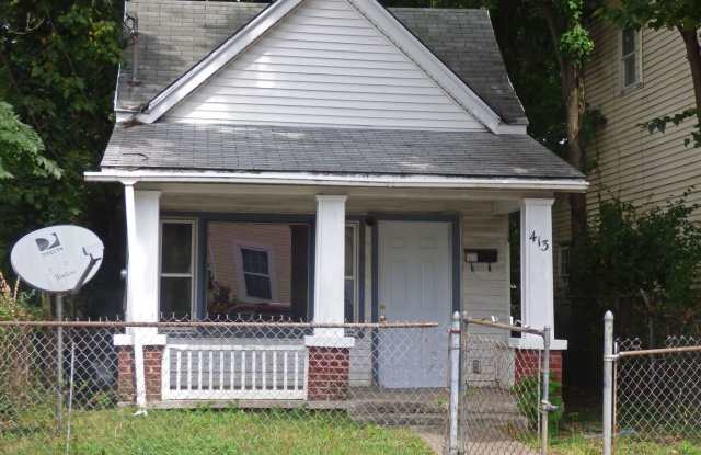 House Built in the Year 1900! 2 BR, 1 Bath, Utility Room, W/D Hookups, Fenced Yard - 413 East Fourth Street, Lexington, KY 40508