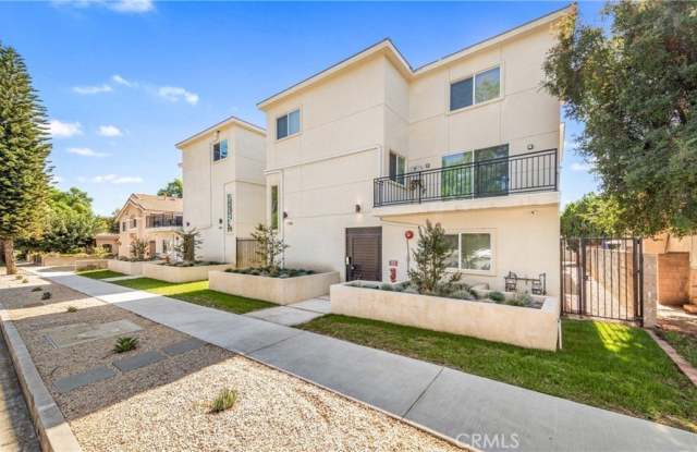 17158 Chatsworth Street photos photos