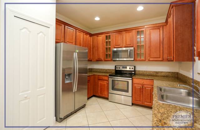 **OFFERING ONE MONTH FREE RENT**NEW PHOTOS***3 bed/2 bath***Town Home***Falls of Portofino***Annual Lease*** - 7069 Venice Way, Collier County, FL 34119