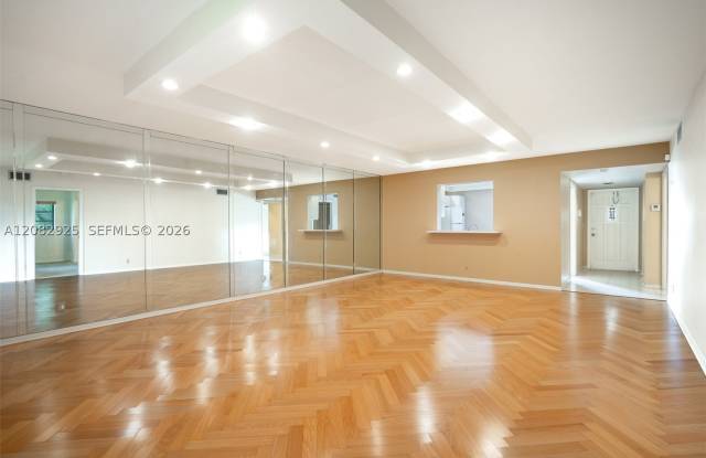 150 S Hollybrook Ter Gallery 4