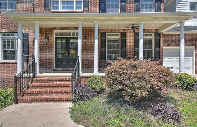Spacious 5-Bedroom, 5-Bath Home for Rent in Shadowwood Gallery 3