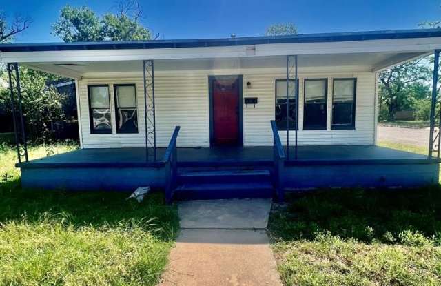 121 N Madison St - 121 North Madison Street, San Angelo, TX 76901
