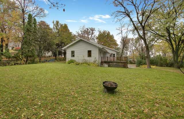 8912 W Bush Lake Road Gallery 3