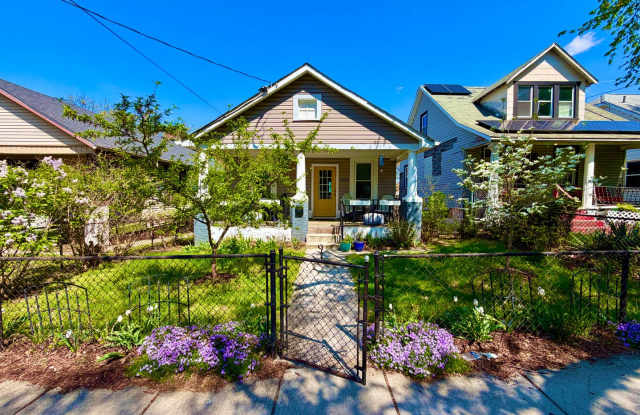 Beautiful Deanwood 3 Bedroom Renovated Bungalow Home with Yard, Parking, W/D. photos photos