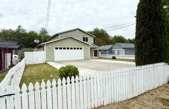 Spacious house in Bremerton. Gallery 4