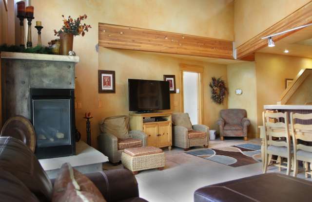 WINTER RENTAL-204 Durango Ct.-Remodeled 3 Bed w/Loft 4 Baths Condo w/ Private Laundry photos photos