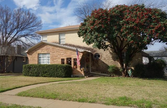 1928 Forest Park Boulevard - 1928 Forest Park Boulevard, Fort Worth, TX 76110