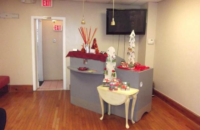 1448 POWELL Street Gallery 3