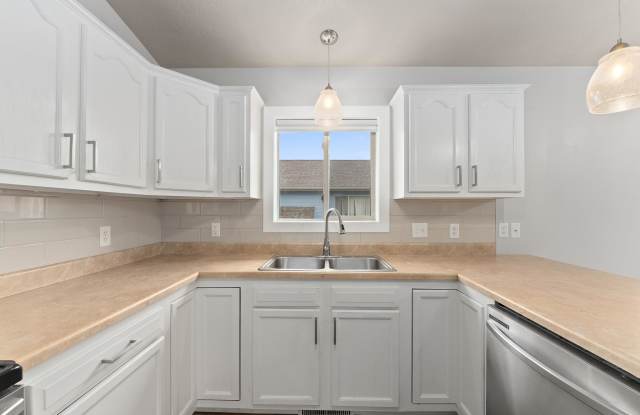 8208 S Hughes AveUnit #1 Gallery 4
