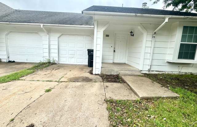 Gorgeous 3 Bedroom 2 bathroom duplex In Broken Arrow! photos photos