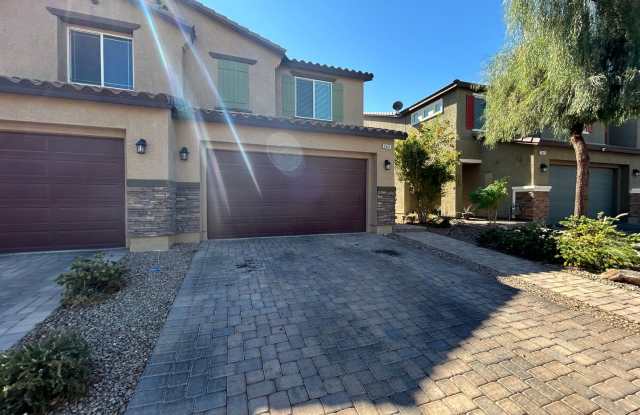 STUNNING 3 BEDROOM 3 FULL BATHROOM TOWNHOUSE IN GATED HOA COMMUNITY! Gallery 1