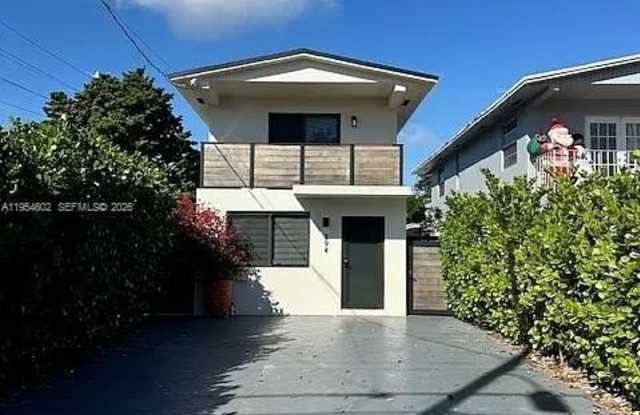 394 Tamiami Canal Rd photos photos