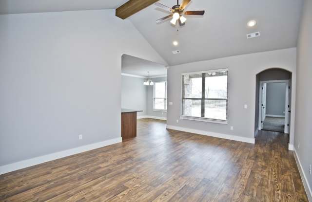 ***1/2 OF FIRST MONTH FREE IF YOU MOVE IN BEFORE 10/1*** Gallery 4